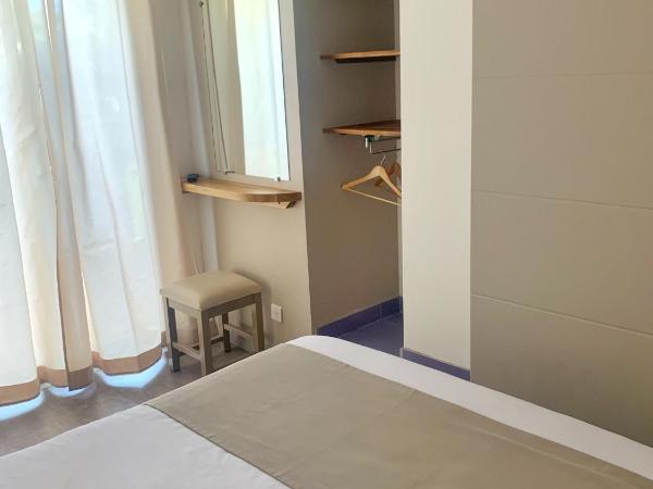 Hôtel Beau Soleil : photo 3 de la chambre chambre familiale - vue latérale sur mer