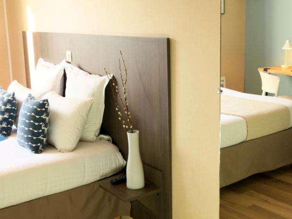 Logis Hôtel Marguerite d'Anjou : photo 3 de la chambre chambre double classique - vue sur château