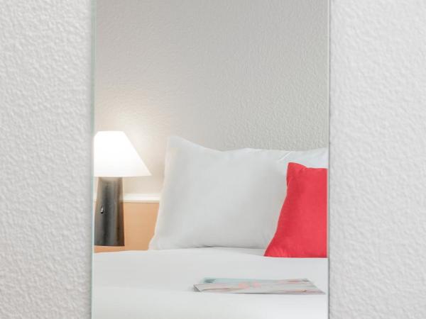 ibis Lourdes Centre Gare : photo 4 de la chambre 2 chambres adjacentes