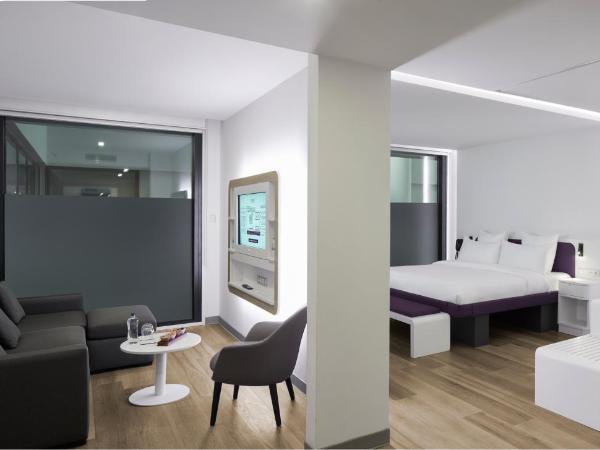 YOTELAIR Istanbul Airport, Duty free - International Transit area : photo 4 de la chambre suite junior
