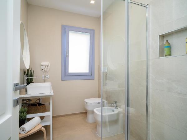 Enjoy Your Stay - Guest House - Olbia : photo 6 de la chambre chambre double avec salle de bains privative