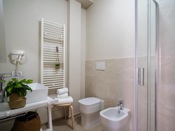 Enjoy Your Stay - Guest House - Olbia : photo 7 de la chambre chambre deluxe (2 adultes + 1 enfant)