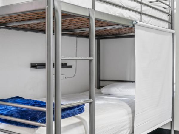 Samesun Hollywood : photo 2 de la chambre lit dans dortoir mixte de 6 lits - salle de bains commune