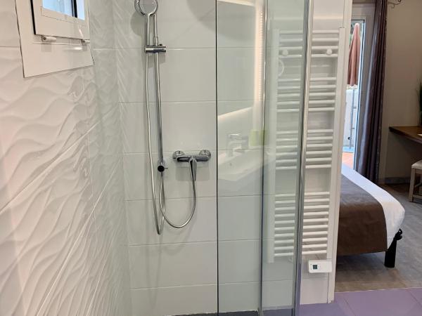 Hôtel Beau Soleil : photo 7 de la chambre chambre double - vue sur mer