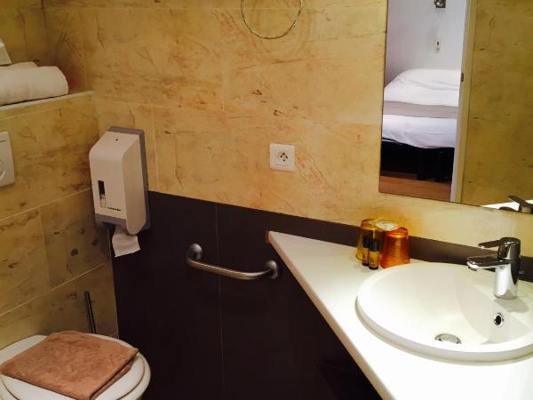 Hôtel Beau Soleil : photo 4 de la chambre chambre double - vue sur jardin