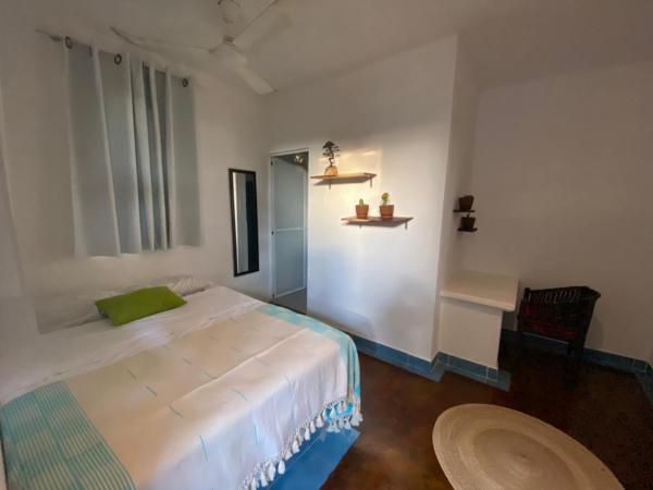 Shaka House : photo 2 de la chambre chambre double avec salle de bains privative