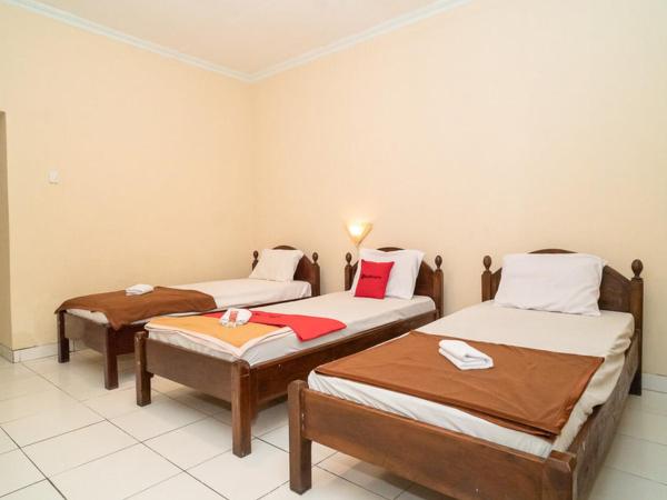 RedDoorz near Kampus 3 UTY Yogyakarta : photo 3 de la chambre chambre triple