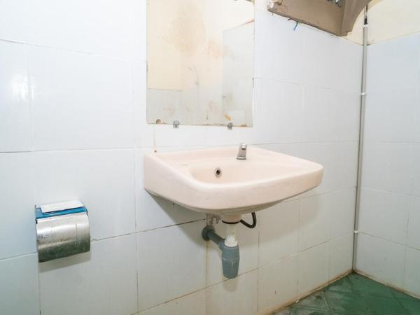 RedDoorz near Kampus 3 UTY Yogyakarta : photo 6 de la chambre chambre familiale