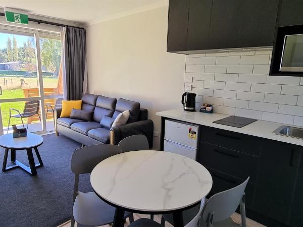 Hideaway of Rotorua : photo 2 de la chambre chambre familiale de luxe avec baignoire spa