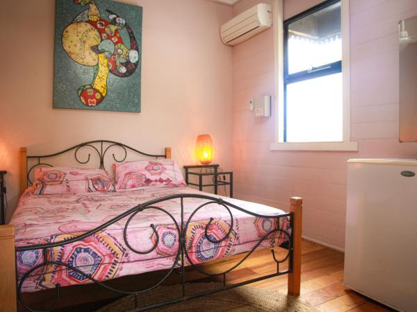 Dreamtime Hostel : photo 1 de la chambre chambre double deluxe avec salle de bains commune