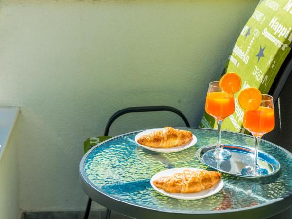 Guest House Nikolina : photo 10 de la chambre chambre double standard avec balcon - vue sur mer