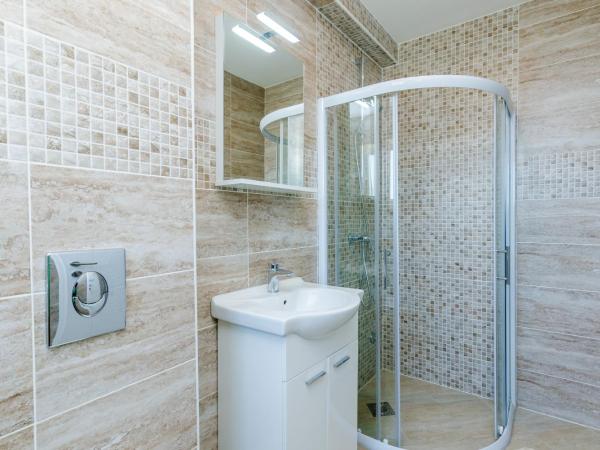 Guest House Nikolina : photo 8 de la chambre chambre double standard avec balcon - vue sur mer