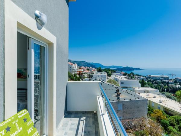 Guest House Nikolina : photo 8 de la chambre chambre double supérieure avec balcon - vue sur mer