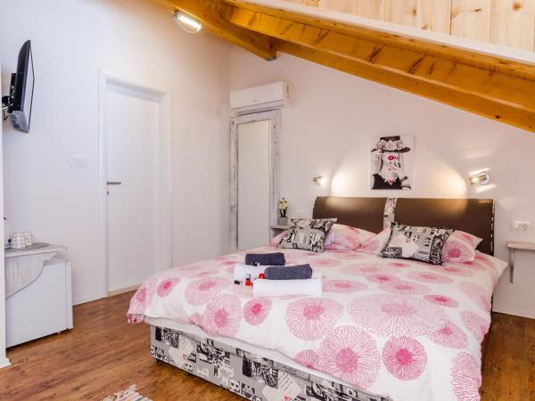 Guest House Nikolina : photo 8 de la chambre chambre double