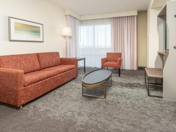 Holiday Inn Hotel & Suites Memphis-Wolfchase Galleria, an IHG Hotel : photo 7 de la chambre suite lit king-size – non-fumeurs