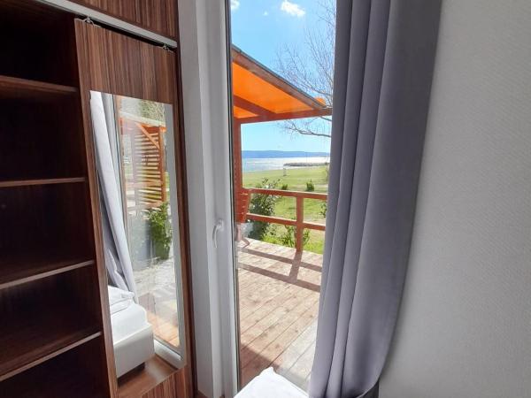 Mobile Homes Camp Galeb : photo 9 de la chambre relax comfort three-bedroom mobile with terrace, seaside
