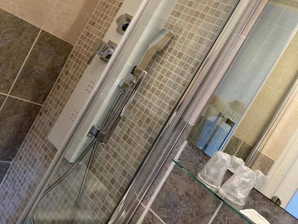 Hotel De La Mer : photo 6 de la chambre chambre familiale avec climatisation