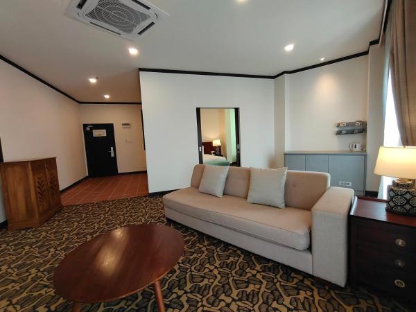 Riviera Suites Melaka : photo 3 de la chambre suite lit king-size premier