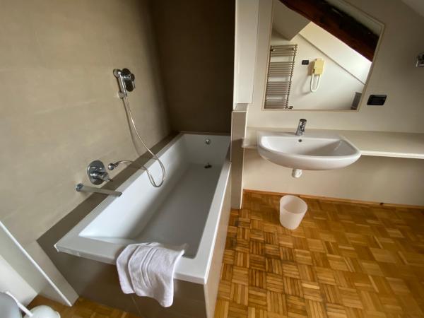 Artua'&Solferino : photo 10 de la chambre studio mansardé