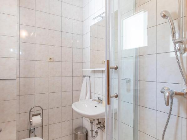 Hotel Buenavista Beach House Trogir : photo 2 de la chambre chambre double - vue sur jardin