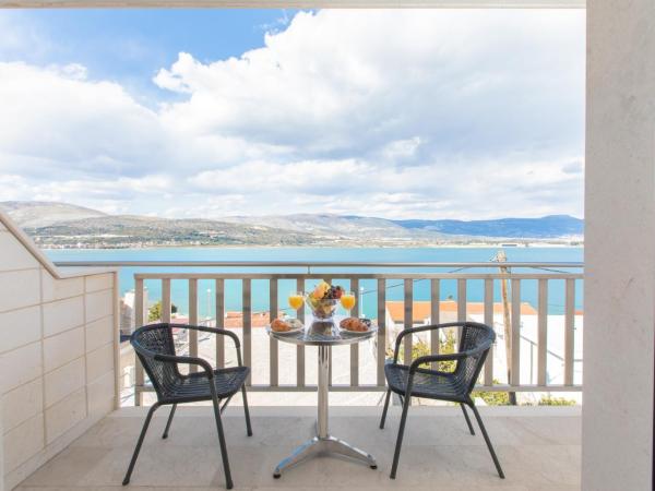 Hotel Buenavista Beach House Trogir : photo 7 de la chambre chambre lit king-size - vue sur mer