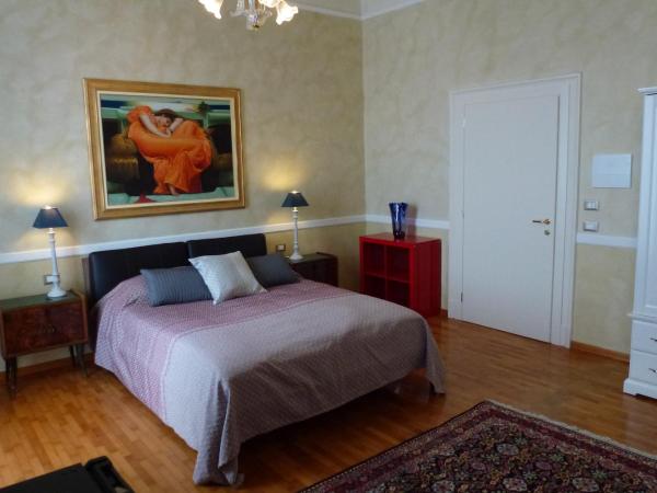 Lady Verona Residence : photo 3 de la chambre chambre double de luxe avec balcon - vue sur rivière