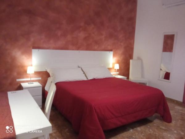 Bed & Breakfast Fontanarossa Airport -Private Parking- : photo 4 de la chambre chambre double deluxe avec balcon