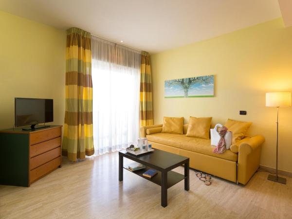 Astoria Suite Hotel : photo 6 de la chambre suite avec balcon