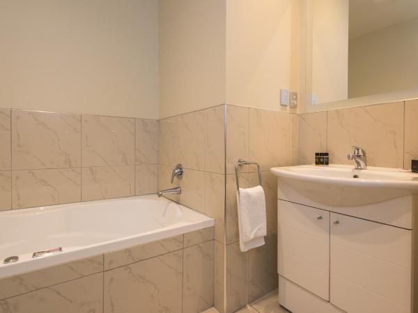 Merivale Manor : photo 7 de la chambre studio supérieur avec baignoire spa