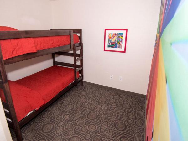 Holiday Inn Hotel & Suites Red Deer, an IHG Hotel : photo 3 de la chambre suite familiale