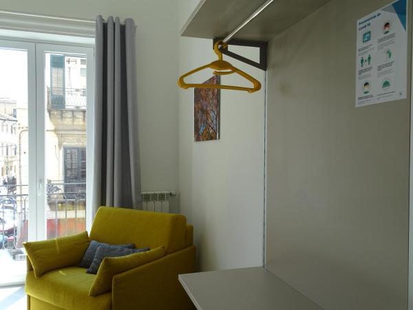 Le Quattro Stagioni - Rooms & Suite : photo 3 de la chambre chambre double ou lits jumeaux supérieure avec vue sur ville