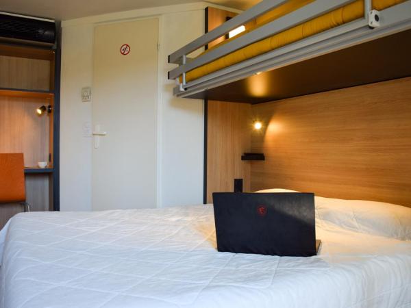 Premiere Classe Rodez : photo 6 de la chambre chambre triple (1 lit double et 1 lit simple)