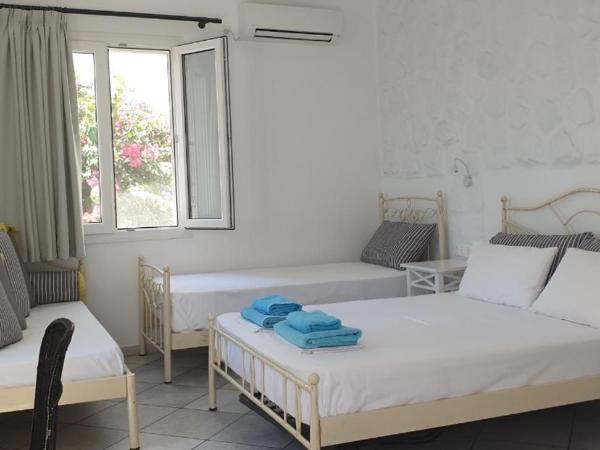 Naxos Dream Oniro Studios - Adults Only : photo 1 de la chambre chambre triple avec terrasse