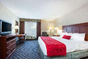 Ramada by Wyndham Jacksonville I-95 by Butler Blvd : photo 7 de la chambre room #18503428