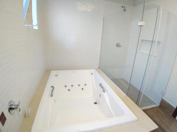 Rio Búzios Boutique Hotel : photo 6 de la chambre suite principale avec baignoire spa