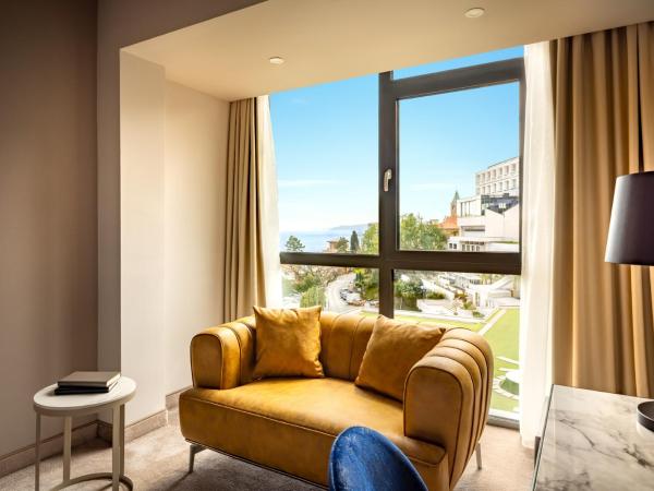 Grand Hotel Adriatic : photo 3 de la chambre chambre double ou lits jumeaux supérieure – vue latérale sur mer