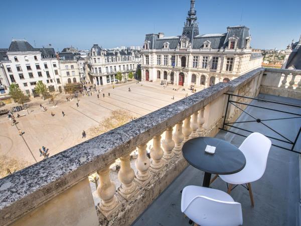 Hôtel Central : photo 7 de la chambre chambre double supérieure avec climatisation et balcon