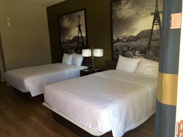 Super 8 by Wyndham San Antonio Near Fort Sam Houston : photo 1 de la chambre chambre 2 lits queen-size - non-fumeurs
