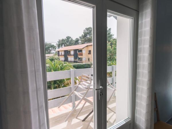 Hotel du Cap : photo 1 de la chambre grande chambre familiale avec balcon - vue sur jardin