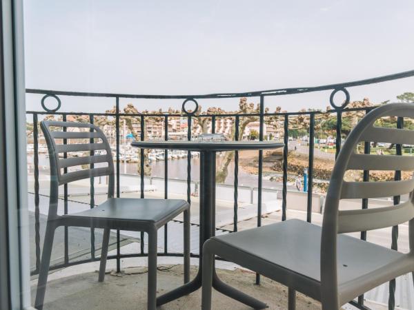 Hotel du Cap : photo 1 de la chambre chambre double confort avec balcon - vue sur port