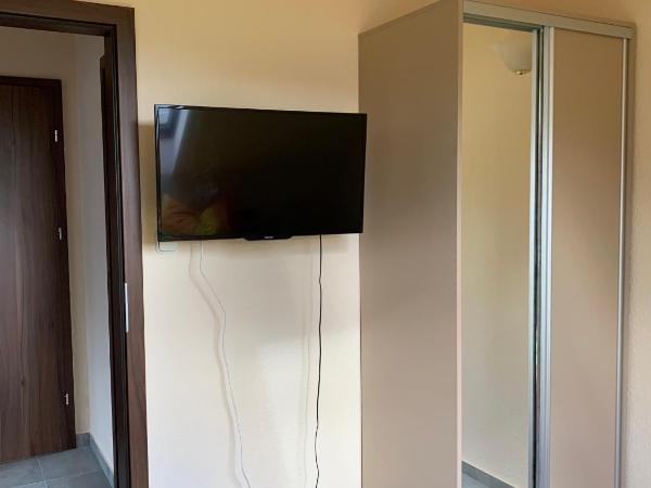 Balaton Kinizsi Apartman : photo 6 de la chambre chambre familiale