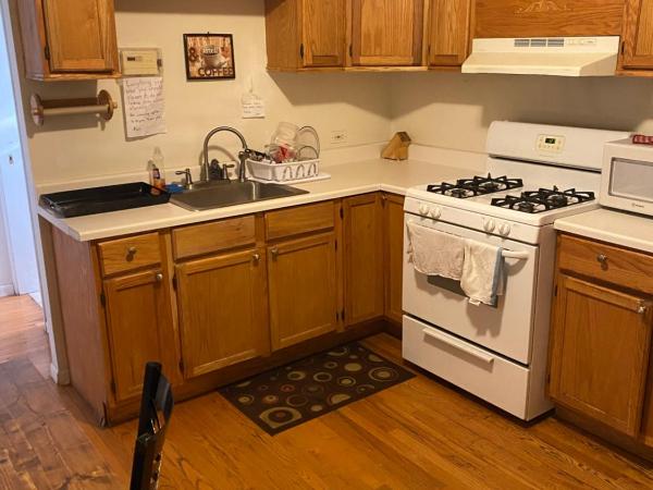 Hollywood Rentals LLC : photo 7 de la chambre chambre double avec salle de bains commune