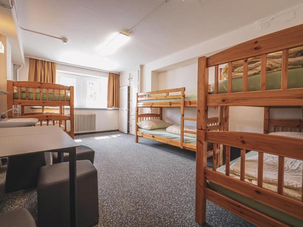 Arosa Mountain Lodge : photo 2 de la chambre dortoir mixte de 6 lits