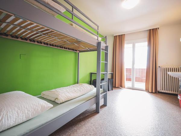 Arosa Mountain Lodge : photo 2 de la chambre chambre lits jumeaux avec salle de bains commune