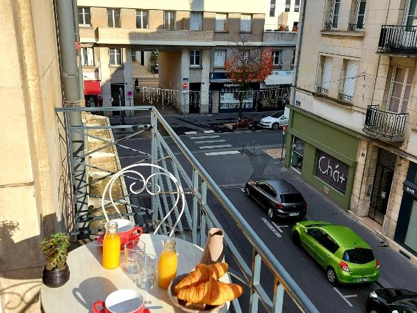 Hotel Mondial : photo 5 de la chambre chambre lit king-size avec balcon