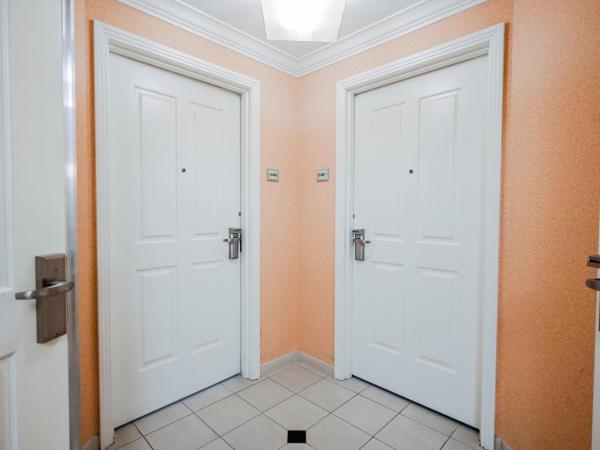 Signature Rental by Owner Direct : photo 9 de la chambre penthouse floor studio two-bedroom - strip view & balcony