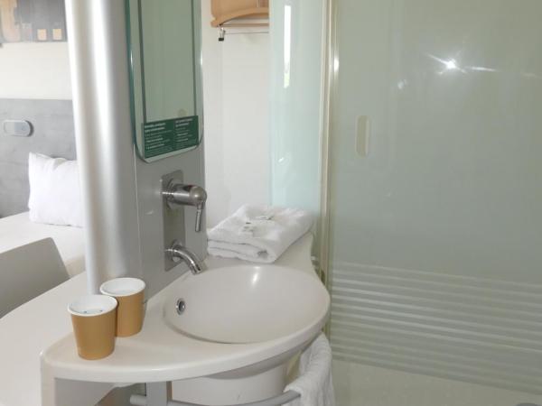 ibis budget Istres Trigance : photo 7 de la chambre chambre triple