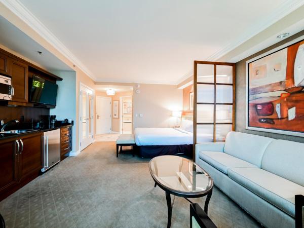 Signature Rental by Owner Direct : photo 7 de la chambre penthouse floor studio two-bedroom - strip view & balcony