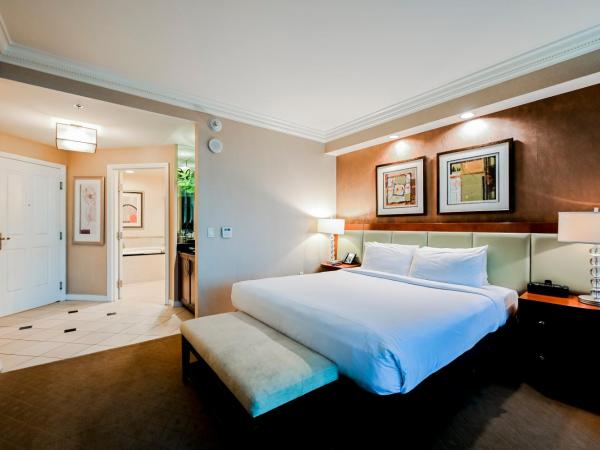 Signature Rental by Owner Direct : photo 10 de la chambre penthouse floor two-bedroom - strip view & balcony