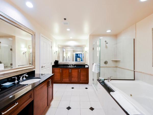 Signature Rental by Owner Direct : photo 2 de la chambre penthouse floor two-bedroom - strip view & balcony